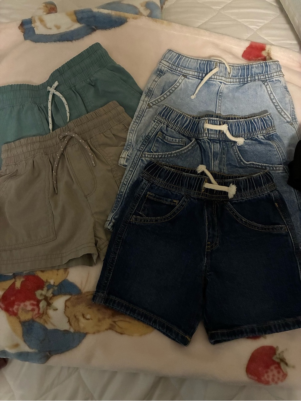 Cat and Jack , Oshkosh shorts 4t